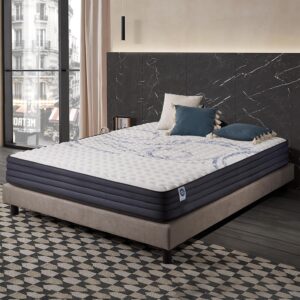 Hochwertige Matratze auf modernem Bettgestell, komfortabler Schlafkomfort, ergonomische Matratze, Bett mit schwarzem Marmor-Kopfteil, stilvolle Schlafzimmer Einrichtung, Matratzenexperte Deutschland.