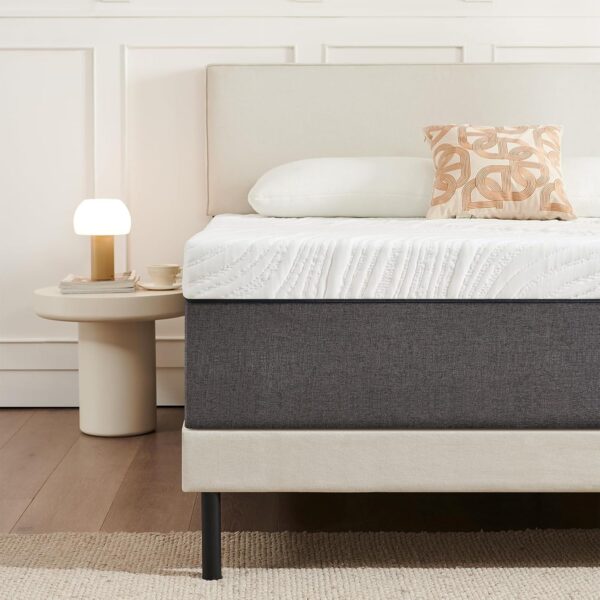 Hochwertige Matratze, komfortables Bett, modernes Schlafzimmer, orthopädische Matratze, gesund Schlafen, Matratzenberatung, hochwertige Matratzenauswahl, besser schlafen, Ergonomische Matratze, Schlafkomfort, Matratzenexperte, Rückenfreundliche Matratze.